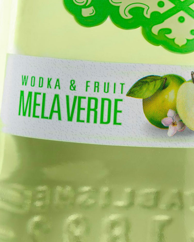 Dettaglio della fascetta della bottiglia di Keglevich Mela Verde